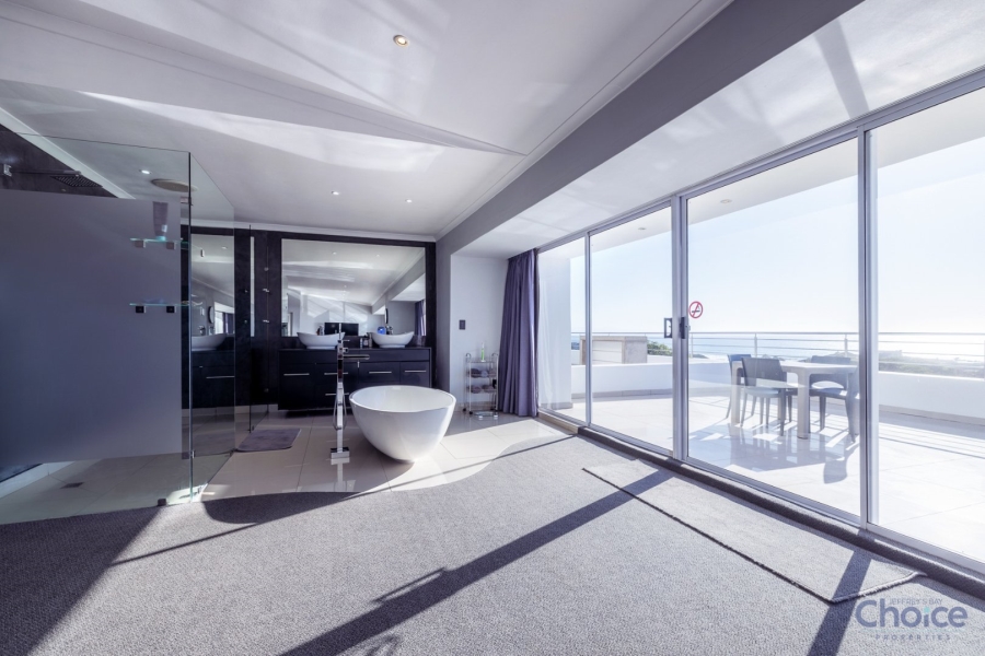 5 Bedroom Property for Sale in Jeffreys Bay Central Eastern Cape